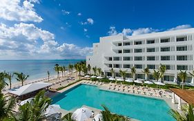 Izla Beach Front Hotel